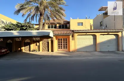Villa - 5 Bedrooms - 4 Bathrooms for sale in Isa Town - Central Governorate