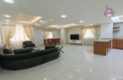 صورة لـ غرفة المعيشة شقة - 3 غرف نوم - 3 حمامات للايجار في الماحوز - المنامة - محافظة العاصمة ، صورة رقم 1