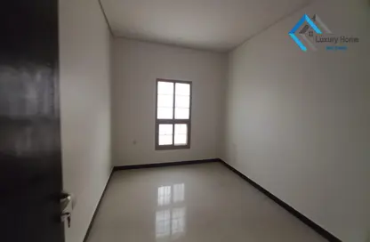 Empty Room image for: Apartment - 3 Bedrooms - 2 Bathrooms for rent in Janabiya - Northern Governorate, Image 1