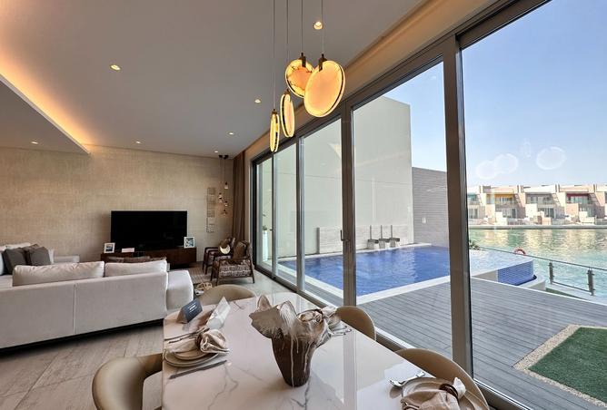 976055 - Property Image 2