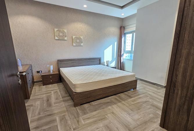 989240 - Property Image 3