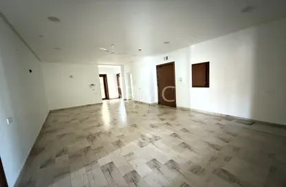 Apartment - 5 Bedrooms - 5 Bathrooms for rent in Tubli - Central Governorate