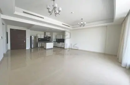 Empty Room image for: Apartment - 2 Bedrooms - 4 Bathrooms for rent in Seef - Capital Governorate, Image 1