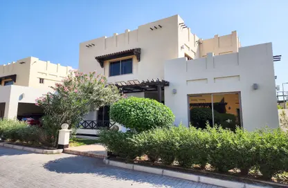 فيلا - 4 غرف نوم - 5 حمامات للايجار في الجنبية - المحافظة الشمالية