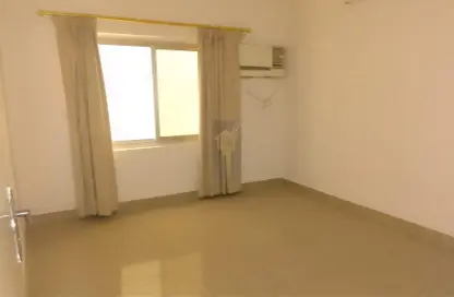 Empty Room image for: Apartment - 3 Bedrooms - 2 Bathrooms for rent in Hoora - Capital Governorate, Image 1