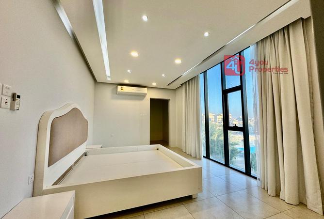 975631 - Property Image 2