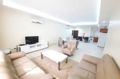 Apartment - 3 Bedrooms - 2 Bathrooms for rent in Busaiteen - Muharraq Governorate