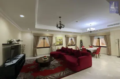 Villa - 3 Bedrooms - 5 Bathrooms for rent in Busaiteen - Muharraq Governorate