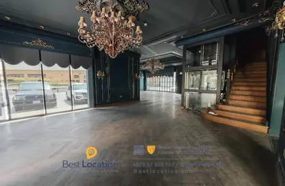 Shop - Studio - 4 Bathrooms for rent in Seef - Capital Governorate
