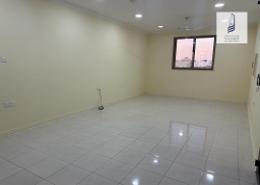 صورةغرفة فارغة لـ: شقة - 4 غرف نوم - 4 حمامات للكراء في سند - المحافظة الوسطى, صورة 1