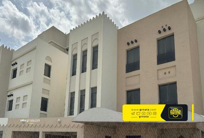 910308 - Property Image 2