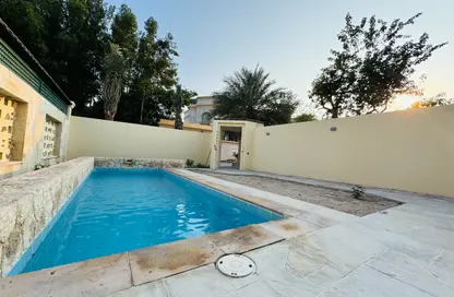 Villa - 5 Bedrooms - 4 Bathrooms for rent in Mahooz - Manama - Capital Governorate