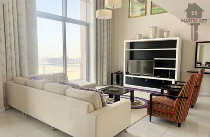 Living Room image for: Duplex - 3 Bedrooms - 3 Bathrooms for rent in Sanabis - Manama - Capital Governorate, Image 1