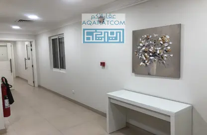 Hall / Corridor image for: Apartment - 1 Bedroom - 2 Bathrooms for rent in Bu Kowarah - Riffa - Southern Governorate, Image 1