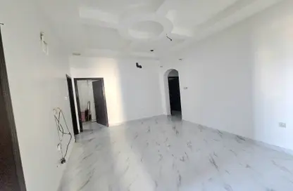 Apartment - 3 Bedrooms - 3 Bathrooms for rent in Busaiteen - Muharraq Governorate