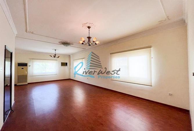 Apartment - 4 Bedrooms - 3 Bathrooms for rent in Zinj - Manama - Capital Governorate