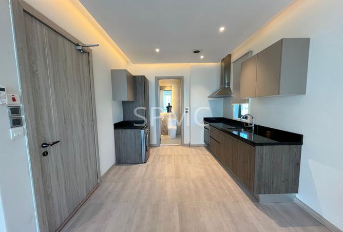 985329 - Property Image 2