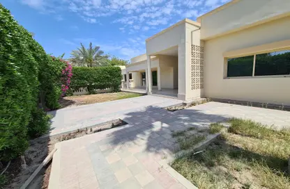 Outdoor House image for: Villa - 3 Bedrooms - 3 Bathrooms for rent in Saar - Northern Governorate, Image 1
