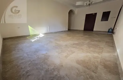 Apartment - 2 Bedrooms - 2 Bathrooms for rent in Al Maqsha - Northern Governorate