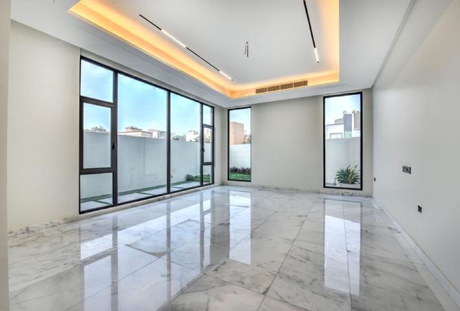 980033 - Property Image 2