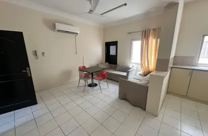 Apartment - 2 Bedrooms - 2 Bathrooms for rent in Mahooz - Manama - Capital Governorate