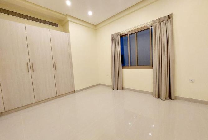 983815 - Property Image 3