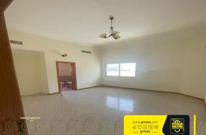 Empty Room image for: Villa - 4 Bedrooms - 5 Bathrooms for rent in Bu Ghazal - Manama - Capital Governorate, Image 1