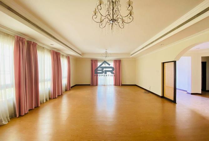 982613 - Property Image 3