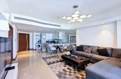 Living / Dining Room image for: Apartment - 1 Bedroom - 2 Bathrooms for sale in The Treasure - Dilmunia Island - Muharraq Governorate, Image 1