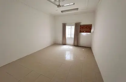Apartment - 2 Bedrooms - 2 Bathrooms for rent in Mahooz - Manama - Capital Governorate