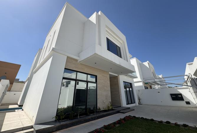 947180 - Property Image 2