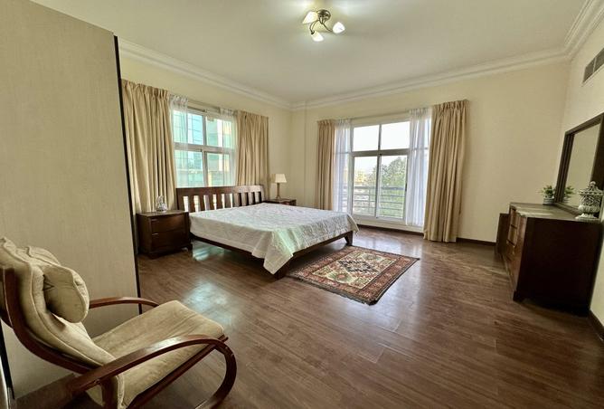 956828 - Property Image 2