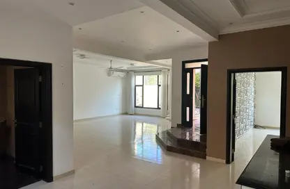 Compound - 4 Bedrooms - 4 Bathrooms for rent in Jurdab - Central Governorate