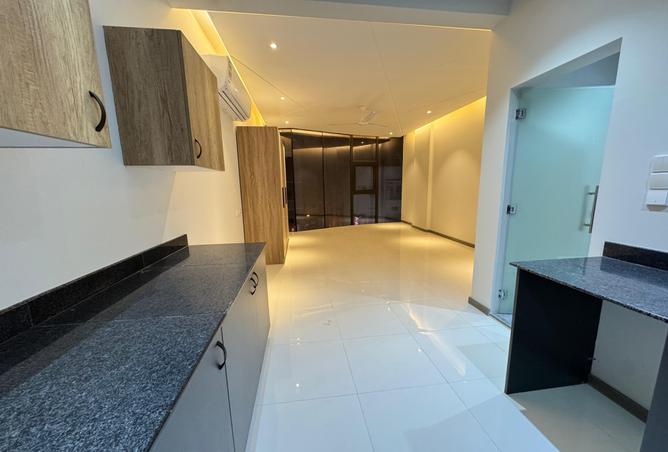 956872 - Property Image 2