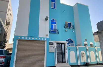 فيلا - 4 غرف نوم - 5 حمامات للبيع في سترة - المحافظة الوسطى