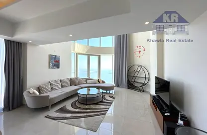 Living Room image for: Apartment - 3 Bedrooms - 4 Bathrooms for sale in Al Juffair - Capital Governorate, Image 1