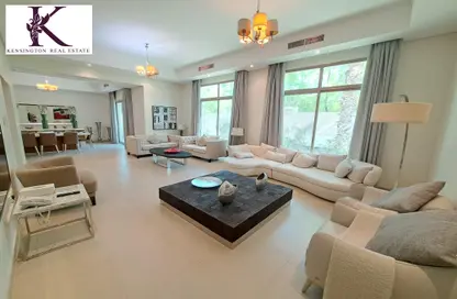 Living Room image for: Villa - 5 Bedrooms - 6 Bathrooms for rent in Hamala - Northern Governorate, Image 1