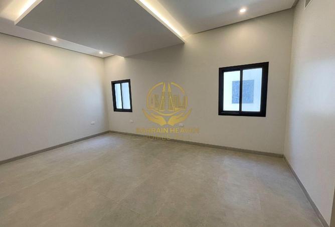 976889 - Property Image 3