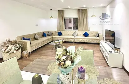 Living Room image for: Apartment - 3 Bedrooms - 3 Bathrooms for rent in Janabiya - Northern Governorate, Image 1