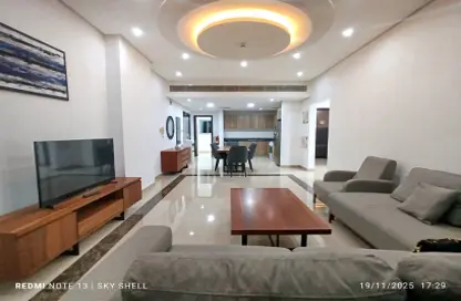 Apartment - 2 Bedrooms - 3 Bathrooms for rent in Al Juffair - Capital Governorate