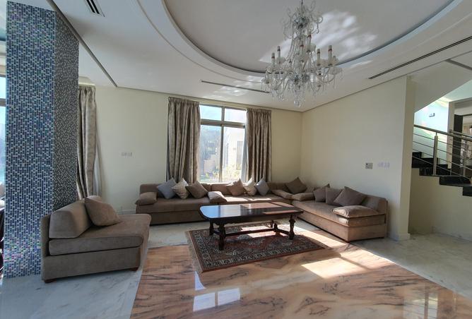 955809 - Property Image 2