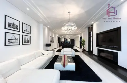 Apartment - 2 Bedrooms - 3 Bathrooms for rent in Al Juffair - Capital Governorate