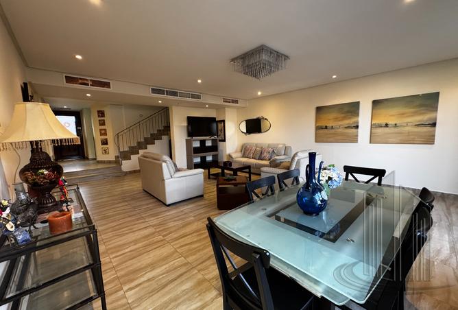 932841 - Property Image 2