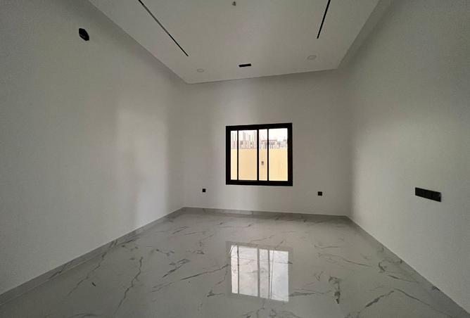 992060 - Property Image 2