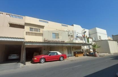 Villa - 5 Bedrooms - 6 Bathrooms for sale in Isa Town - Central Governorate