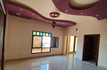 Empty Room image for: Apartment - 3 Bedrooms - 2 Bathrooms for rent in Busaiteen - Muharraq Governorate, Image 1