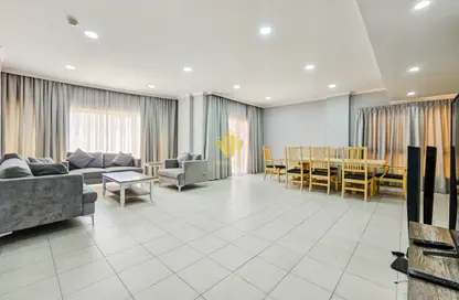 Apartment - 2 Bedrooms - 3 Bathrooms for rent in Al Juffair - Capital Governorate