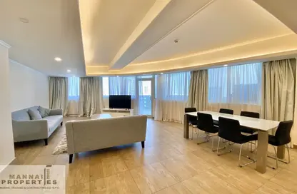 Apartment - 2 Bedrooms - 3 Bathrooms for rent in Al Juffair - Capital Governorate