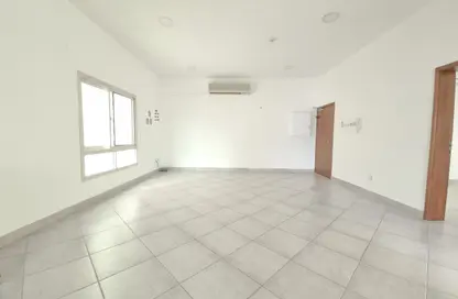 Apartment - 2 Bedrooms - 2 Bathrooms for rent in Janabiya - Northern Governorate