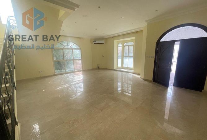 985774 - Property Image 2